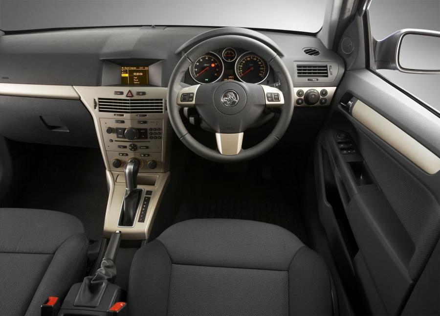  Holden Astra CDX Wagon 2008 года  (фото 11 из 13)